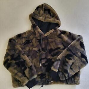 Forever 21 camo cropped pullover hoodie women's faux fur tie bottom & hood mediu